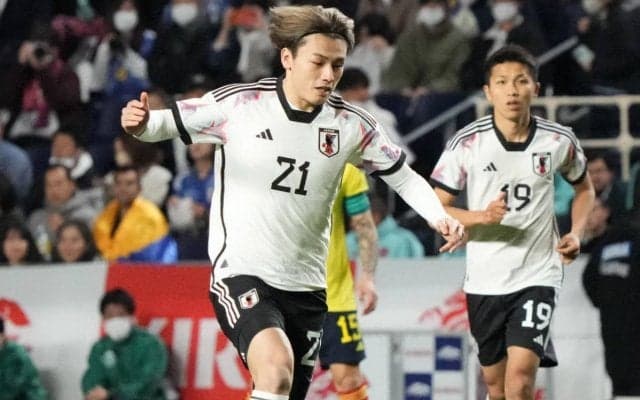 「くっそかっこいい」「激アツ」上田綺世、憧れの選手と笑顔の2ショット！さらにユニフォームもゲット「夢のようでした」