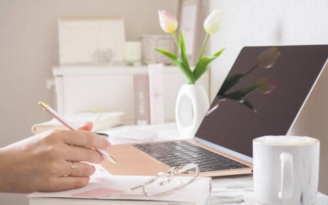 ヨガで仕事の効率アップできるってホント？ヨガのウソ・ホント #7