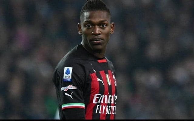 「あんな簡単に砕けんの？」ミランFWがコーナーフラッグを文字通り “粉砕”「あんなに粉々になるの初めて見た」