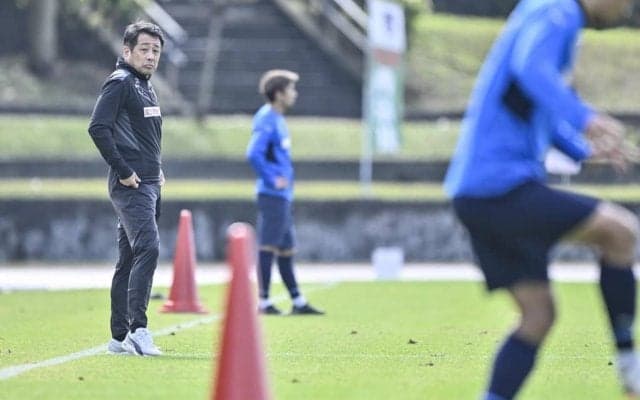 「いや、地域密着極まってんな」川崎フロンターレが贈った「ラーメンチェーンへの花輪」にサポーター反応！ 元日本代表のチームOBの花輪も並ぶ