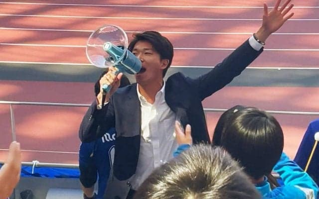 「スーツのイケメン登場してビビった」国立でのJFL開催にサラリーマンのコールリーダー!? 拡声器片手に大役務めたのは昨季まで在籍の元浦安選手「ここは僕がやるしかないと思った」