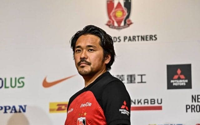 「斜めにするのおしゃれ〜」浦和サポーターによる埼スタ初陣「渾身ビジュアル」が大絶賛！「めっちゃオシャレ」「無条件で燃える」など感動の声