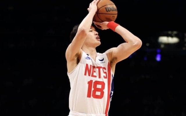 ネッツがシクサーズとのシリーズ初戦に完敗…渡邊雄太はPO自身初の3Pを成功