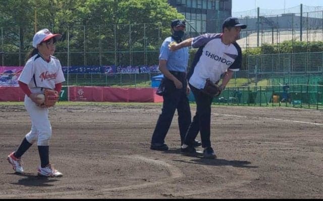 坂口智隆氏が地元開催のJDリーグ開幕戦で始球式　「勝手に応援団長としてサポート」