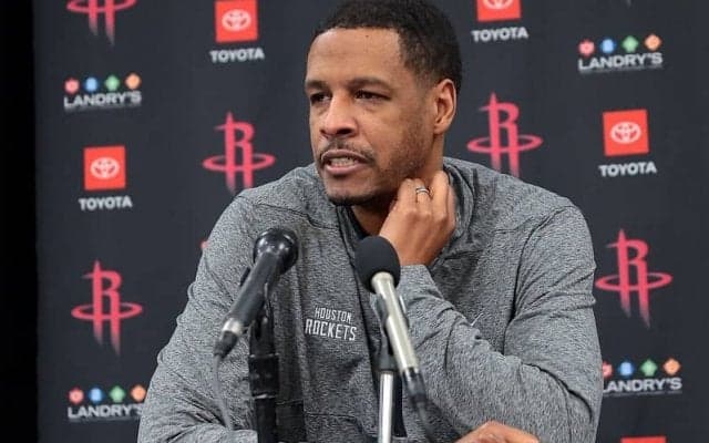 3シーズン連続でウェスト下位に低迷中のロケッツがスティーブン・サイラスHCと決別