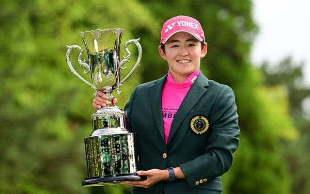 【女子ゴルフ】岩井明愛が逆転で初優勝、双子Vはツアー史上初　KKT杯バンテリンレディス最終日