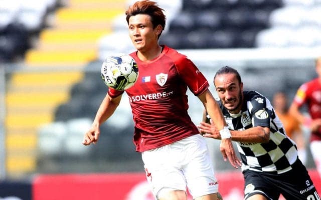 出場からわずか4分、田川亨介がポルト相手に角度なしからの股抜きゴール！ 今季2点目を決める