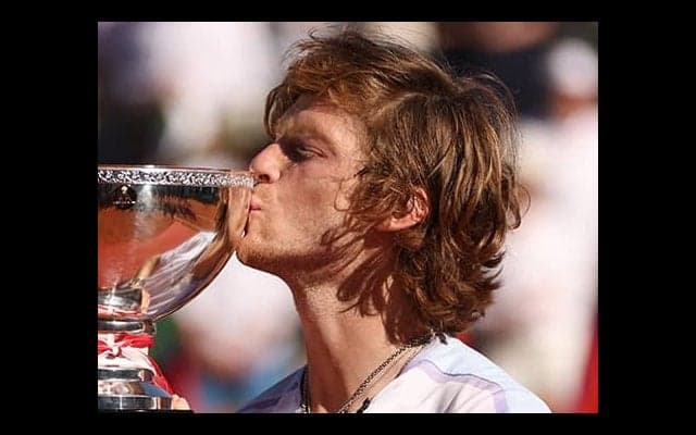 ルブレフ 初制覇「涙が出た」