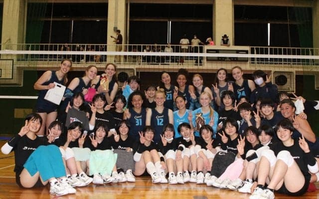 駿台学園高ら日本の高校&大学生女子チームが全米1位経験を持つクラブチームと交流