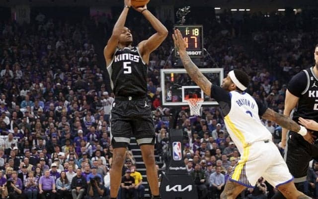 キングスがホームで王者ウォリアーズから2連勝…フォックスとサボニスがともに24得点の活躍