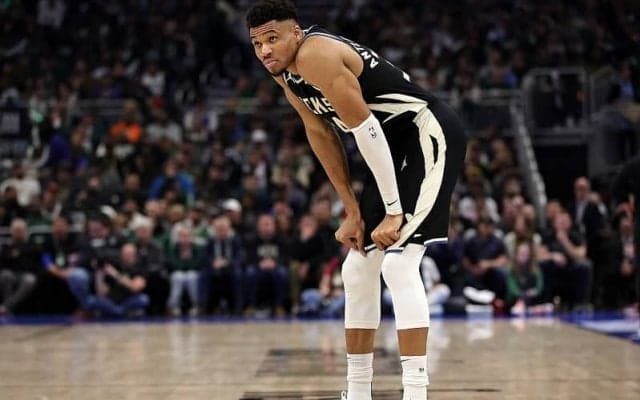 PO初戦で腰を強打したヤニス…バックス指揮官は「まだ痛みがある。だが前進している」