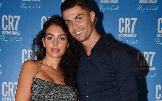 「キレイな女の子」「おめでとう可愛い子ちゃん」C・ロナウドとジョルジーナさんの娘が1歳に！「パパはあなたをとても愛しています」