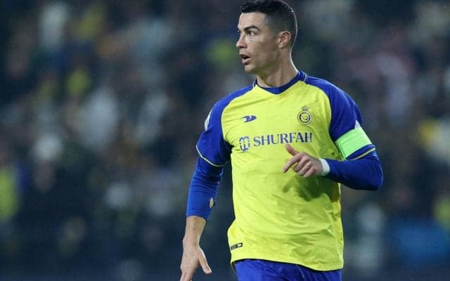 一体なぜ？C・ロナウドが足の指の爪を黒く塗る