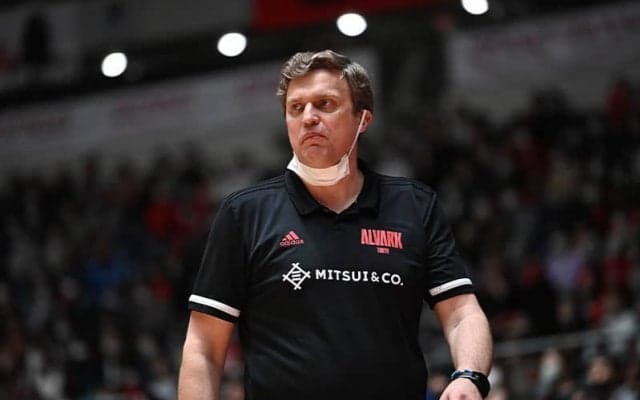 アルバルク東京、アドマイティスHCが母国に一時帰国…家族に不幸のため