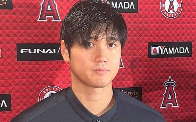 【MLB】大谷翔平の「色気ダダ漏れ」　シックな服装に濡れ髪で「倍かっこよく見える」