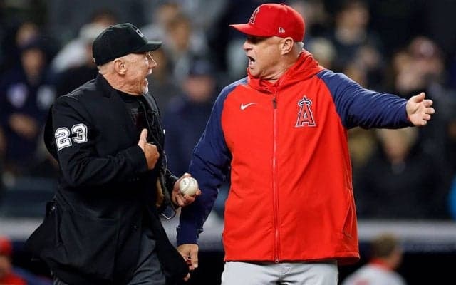 【MLB】エ軍監督、1度の抗議で2度の退場処分「全ての選手を守る」　延長戦負けに目は充血