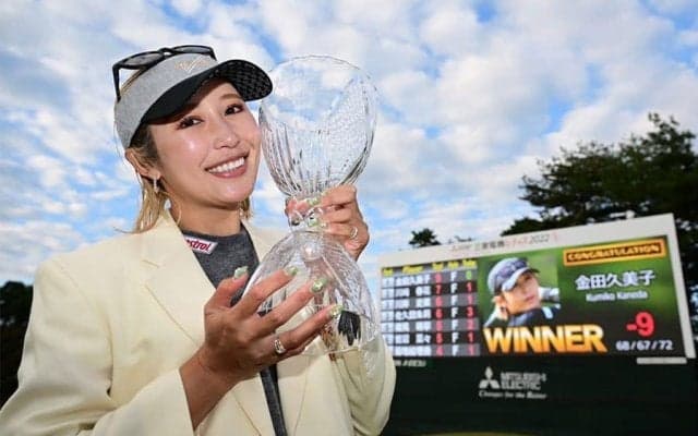 女子プロゴルファー金田久美子が始球式「全力投球で」　2年前にはドアラに“頭部死球”