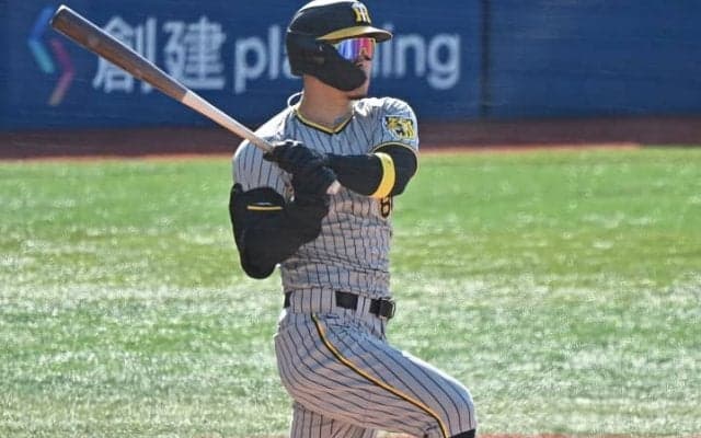 今季初打点の佐藤輝明に「もっとしっかりしたヒットを」の声　球界大物ＯＢが指摘する打撃フォームの修正ポイントとは？