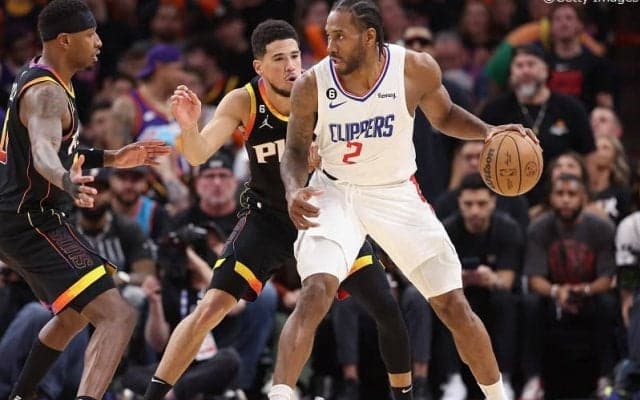 クリッパーズのカワイ・レナードが右ヒザ捻挫のためサンズとのシリーズ第3戦を欠場