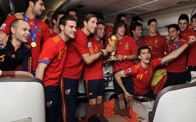 「本当に奇跡」「いまも泣ける」トーレスが日本で引退、イニエスタ&ビジャとの惜別シーンが反響「3人ともJリーグでプレーしてくれてありがとう」