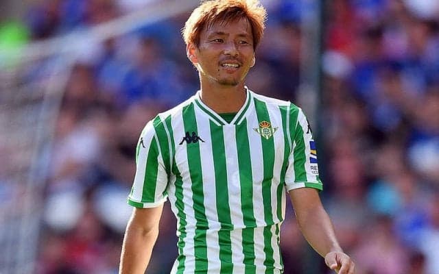 「人間としてもほんまに最高の選手やった!!」乾貴士が引退発表したベティスの“生ける伝説”を労う！スペイン時代に半年間一緒にプレー