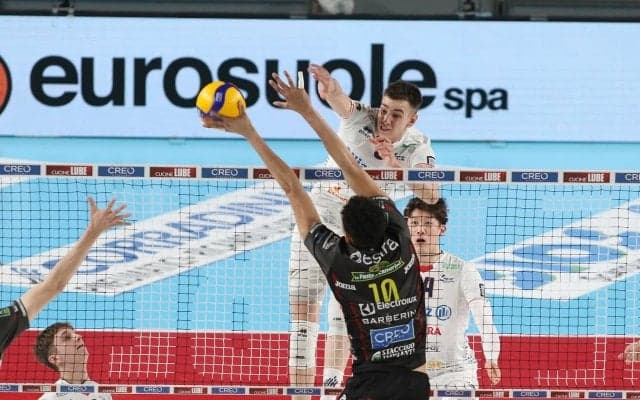 初の決勝進出なるか。石川祐希のミラノの快進撃を後押しする“地の利”