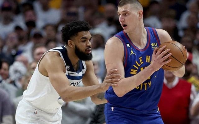 盤石の戦いぶりを披露したナゲッツがウルブズを撃破…1回戦突破に王手をかける