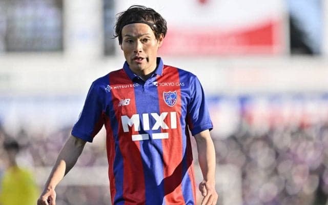 Jリーグ公式が人気Jリーガーの「夫婦ショット」公開！ 「よい夫婦の日」にちなんで披露された、7組の記念写真