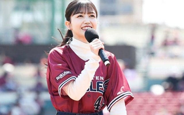 なびく黒髪＆笑顔の1投に球場喝采「うれしかった」　人気アイドルの可憐な始球式