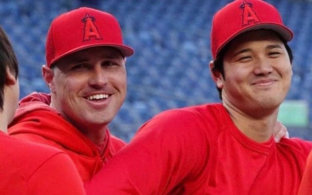 【MLB】大谷翔平の“イチャイチャ”に「ほっこり」　スマイル全開…同僚との交流に「ムフフ顔」