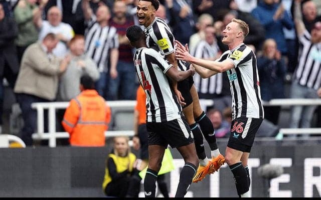 ニューカッスルが前半21分までの怒涛5ゴールでバウンスバックの大勝！　愚策＆覇気なし惨敗スパーズは早くも終戦へ…《プレミアリーグ》