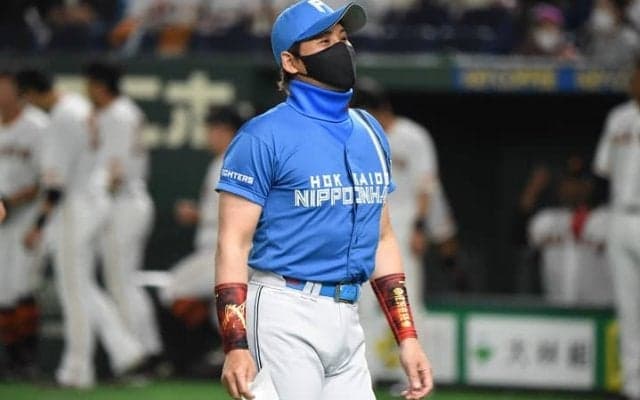 最下位日本ハムに追い打ち　ファンの嘆きが止まらない３億円の「不良債権」発覚　フロントの「失策」を指摘する声も