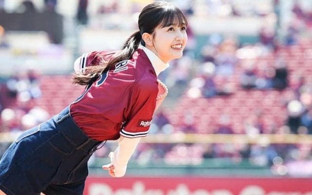 激カワのアイドルは「まさに勝利の女神」　ショーパン姿で豪快投球…ファン注目の“進化”