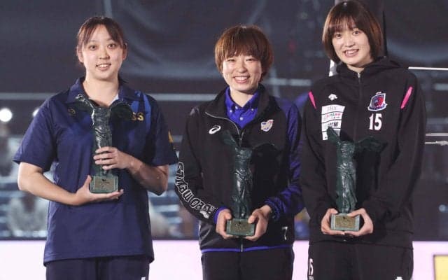 鍋谷友理枝、山岸あかね、色摩知巳がVリーグ栄誉賞に感謝　鍋谷「私なりにまたバレーボールに向き合っていけたら」