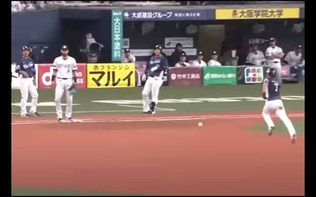 棒立ちから走者ガックリの“神タッチ”　瞬時の名演技にファン喝采「仕事が細かい」