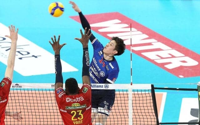 石川祐希4連続エースもミラノは逆転負け。プレーオフ準決勝は最終第5戦に突入へ【詳報】