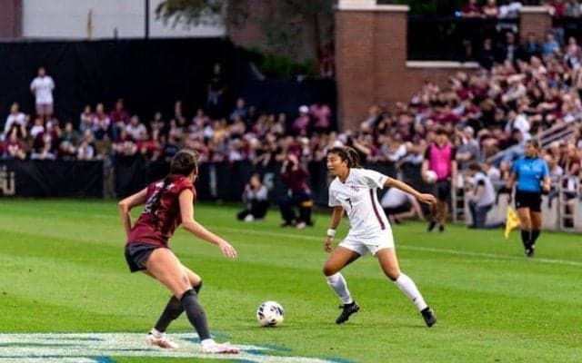 なぜアメリカ大学女子サッカーに1万人集まるのか？　全米制覇経験・岩井蘭が指摘する日本の問題点