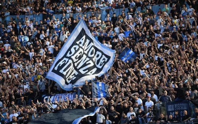 「日本じゃありえない」「クレイジーだ」優勝目前のナポリ、劇的勝利後のチームバスから見えた衝撃映像が話題「よく事故らないな」