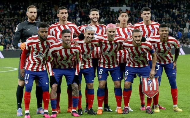 「なぜ青なんだ」「新鮮に見える」アトレティコが青×白の120周年ユニを発表！「めっちゃかっこいい」