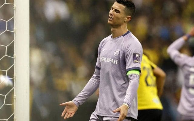 C・ロナウドがついにベンチにもキレた?!　首振り不満顔で引き上げ、両手広げて大声で叫ぶ「またやってる…」「誰のせいにするつもりだ」