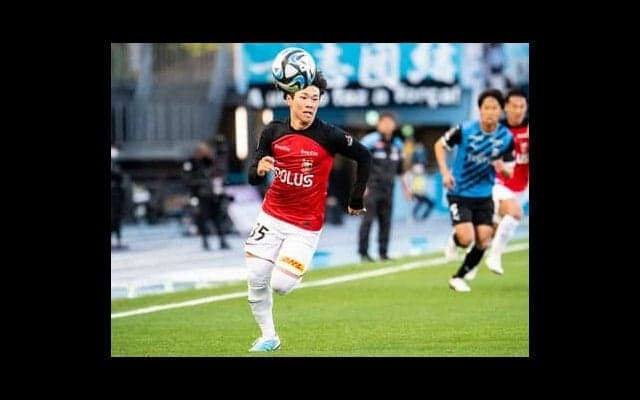 浦和レッズの勢いを象徴するドロー 新指揮官のもと、交代選手が活躍し、17歳の新鋭が躍動できるのはなぜか