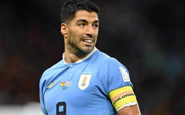 スアレスの息子が迷彩柄の日本代表ユニを着用！上下日本代表コーデで揃える