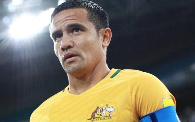 「ぜひ現役復帰して加入してほしい」”日本キラー”の異名を取ったケイヒルのセレッソ大阪ユニ姿が話題！元アーセナルDFセンデロス氏と一緒に訪問