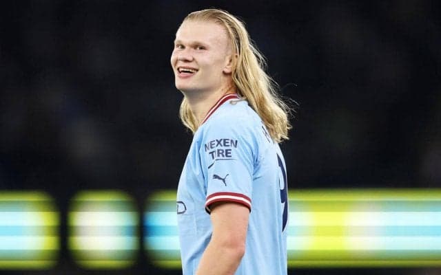 「マイティ・ソーやん」「似合い過ぎ」ヴァイキングに扮したハーランドの姿に脚光！「勇敢な戦士だ」