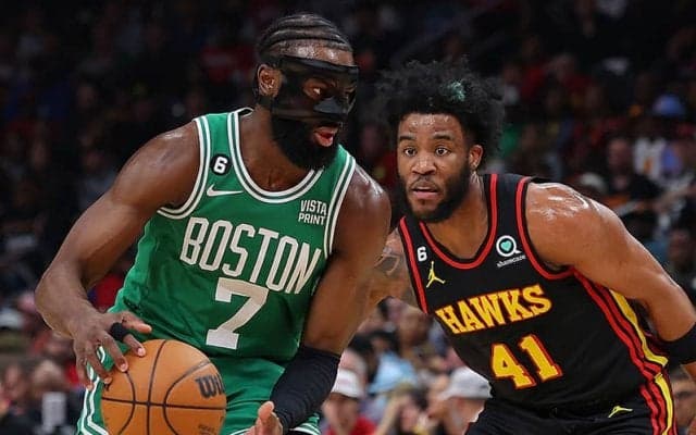 ホークスとの激戦を制しセルティックスがCSFに進出…ブラウン、テイタムで60点超を奪う