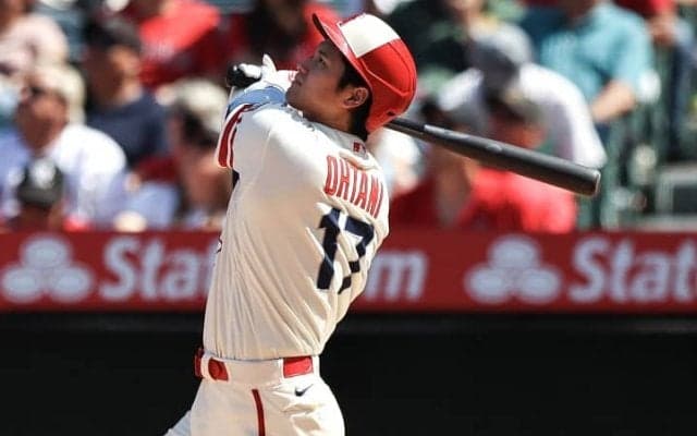 「歴史まであと数センチ」ＭＬＢ史上初の快挙に迫った大谷翔平に現地メディアも興奮！「壁際でキャッチされた」
