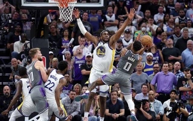 1回戦突破に王手をかけたウォリアーズ…カリーと指揮官はルーニーの献身的な働きを絶賛