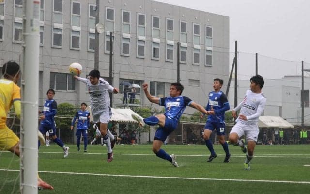 [男子サッカー]   劇的な撃ち合いも桐横大に敗戦