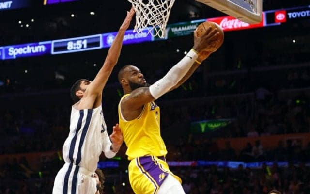 レブロンが得点・アシスト量産でシリーズに決着…八村はスピンムーブで存在感発揮