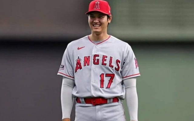【MLB】大谷翔平を一目見ようと“敵地ファン”も応援　スタンド熱狂…いるだけで「ヤバい」